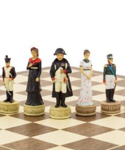 Jeu d'échecs Napoléon Vs Russie en Résine & Échiquier en Bois d'Erable et Noyer